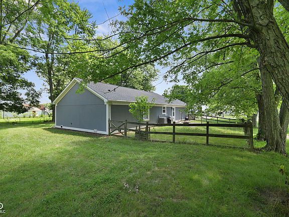 3rd image of 104 W County Road 500 S