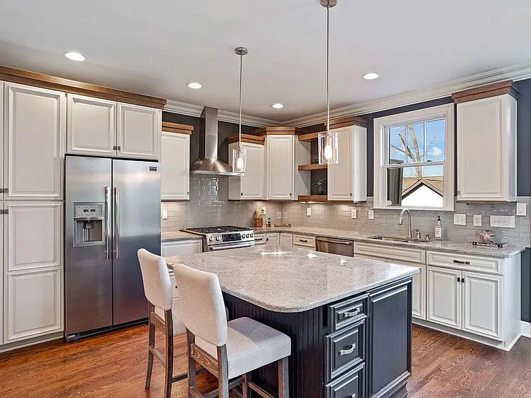 920 Caruthers Ave — Photo 8