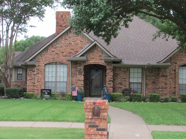 901 Lakeway Dr, Ennis, TX 75119