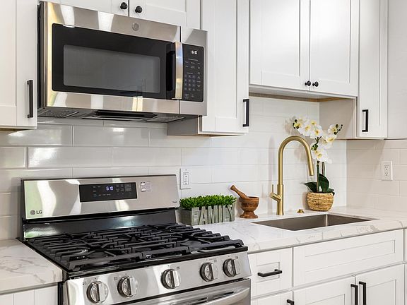 5th image of 945 20th St APT 2