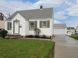 235 E Wilson St, Struthers, OH 44471