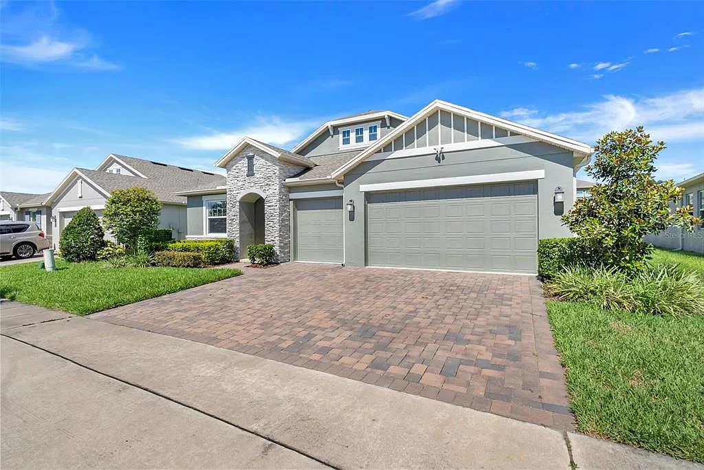 4 bed, 3.0 bath, 2543 sqft, $3,200 — Photo 1