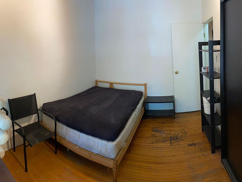 masger bedroom queen size bed