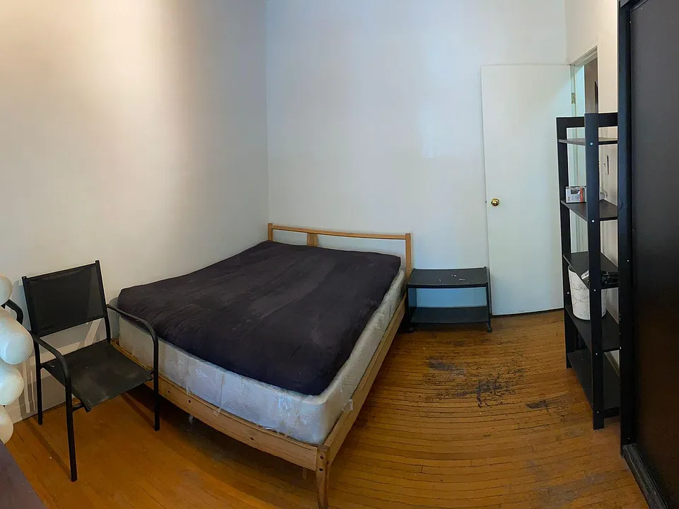 masger bedroom queen size bed
