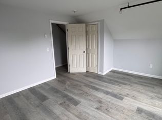 21 Forestdale Ave, Holyoke, MA 01040