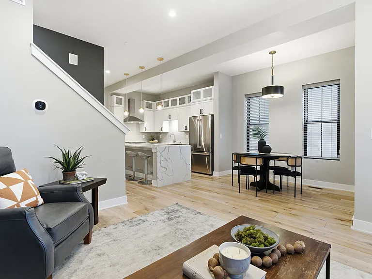 251 E 3rd Ave — Photo 9