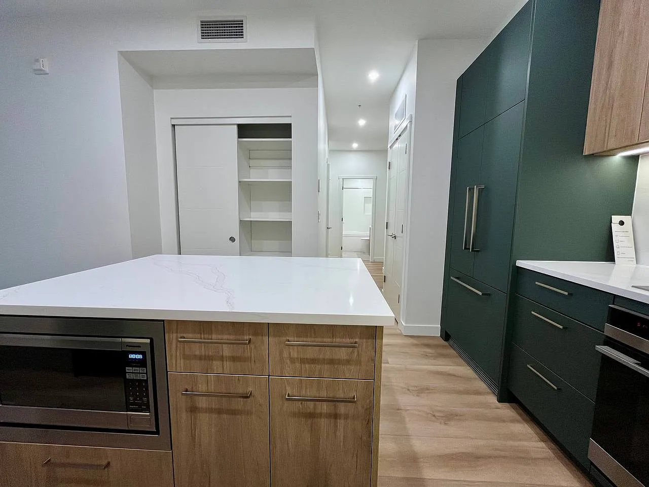 2 bed, 860 sqft, $2,650 — Photo 4