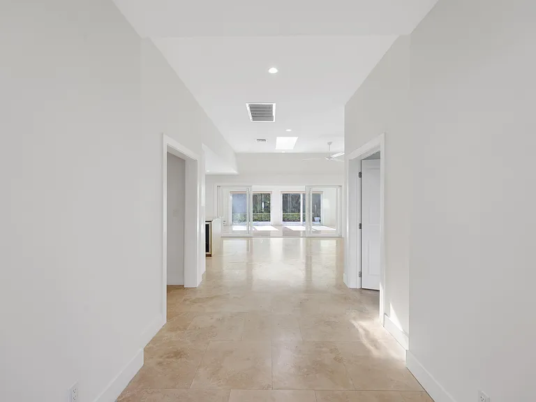 1386 S Atlantic Dr — Photo 7