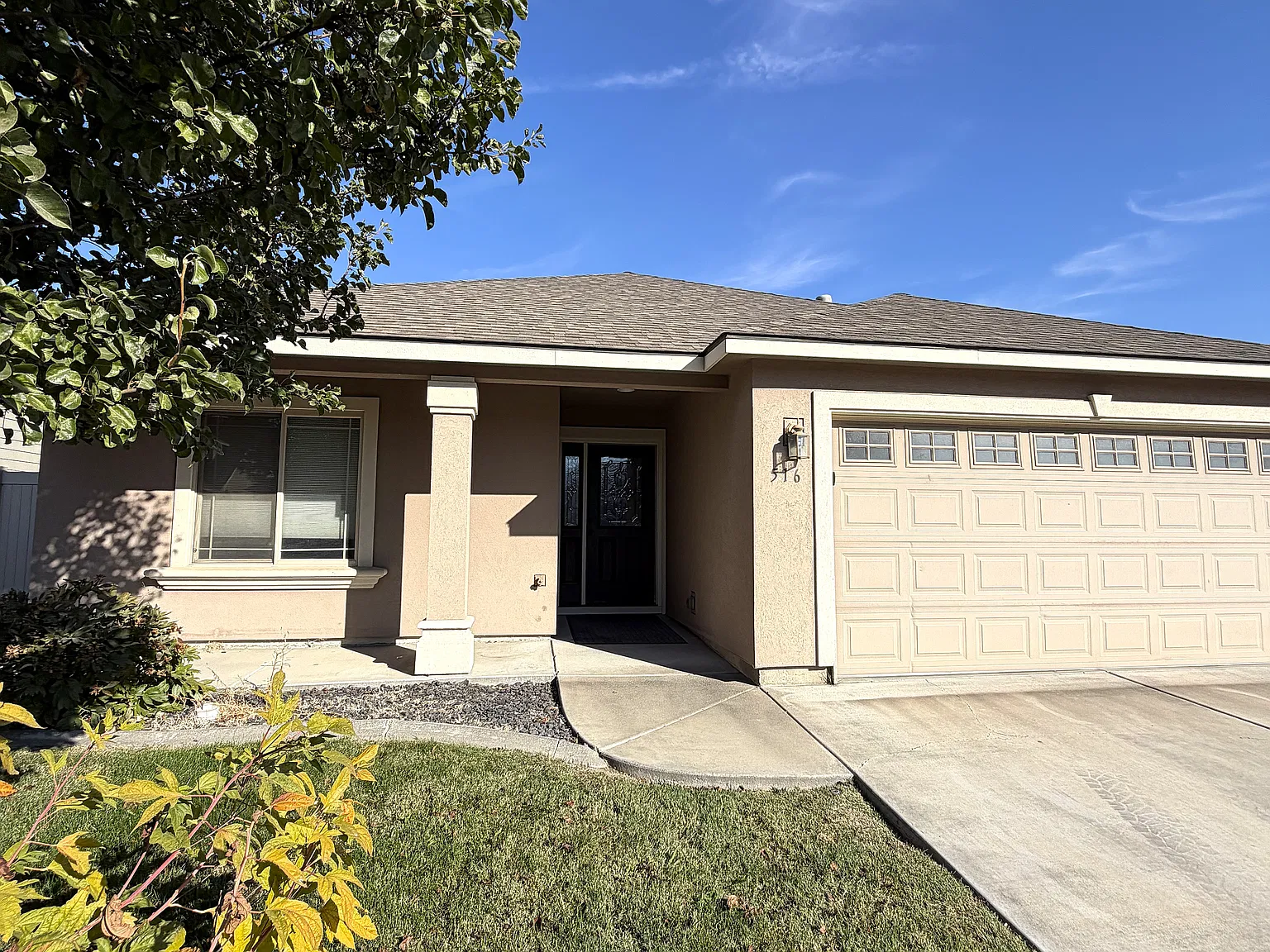 3 bed, 1695 sqft, $2,550 — Photo 2