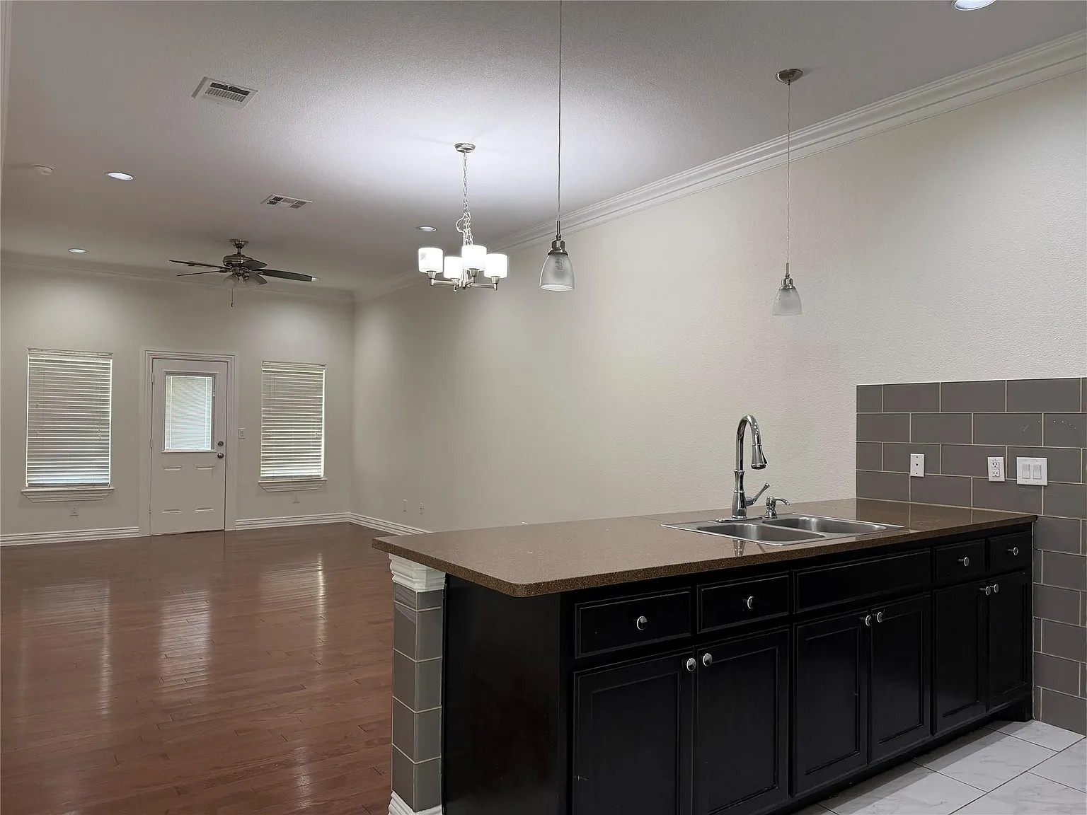 2 bed, 2.0 bath, 1200 sqft, $1,650 — Photo 3