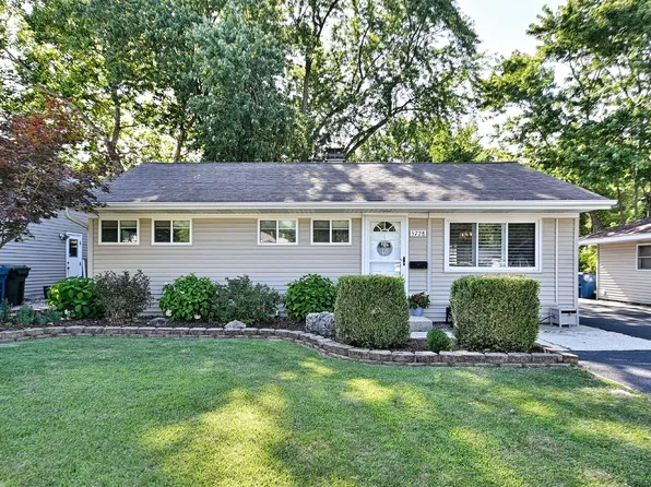 5728 Plymouth St, Downers Grove, IL 60516