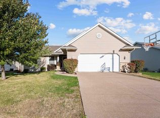 1405 E 7th St, Coal Valley, IL 61240