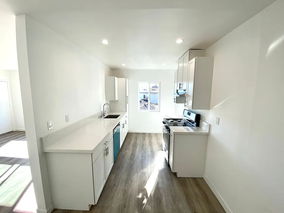 Building Photo - 1000 Havenhurst Dr #8115