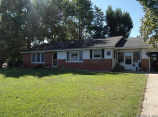 370 E Park Ln, Nashville, IL 62263