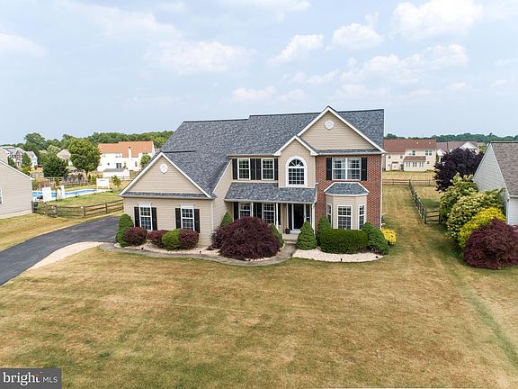 5th image of 236 Olivine Cir