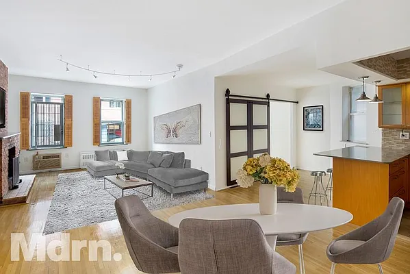 Sold by Mdrn Residential | media 2