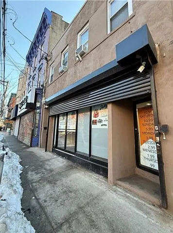 644 Bay St — Photo 2