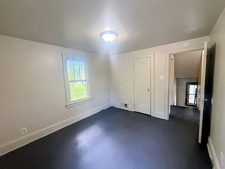 325 Grace Ave — Photo 16