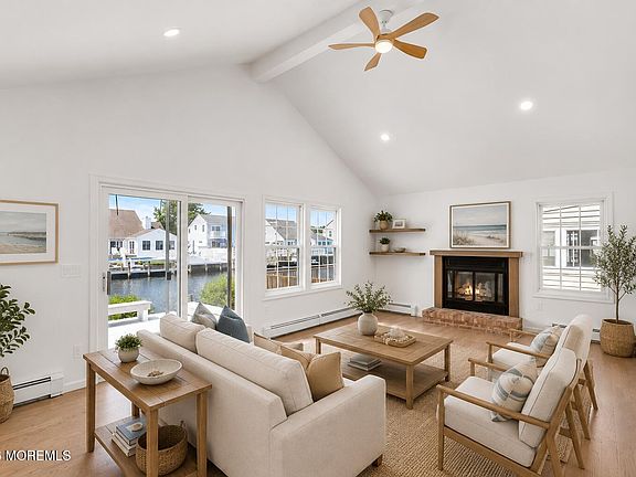 3rd image of 90 Spinnaker Court