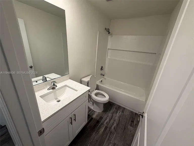 3223 NE 14th Ave — Photo 7
