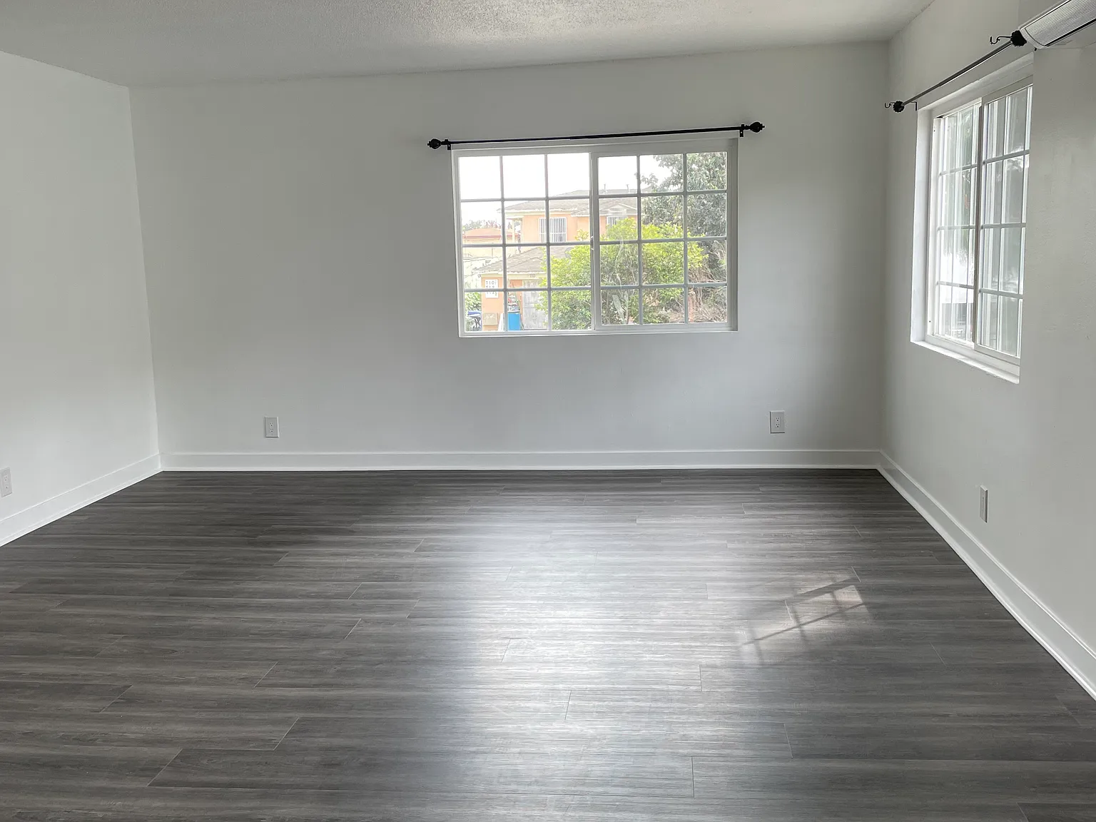 2 bed, 900 sqft, $2,300 — Photo 4