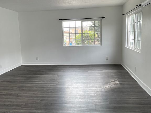 4th image of 711 W 81st St APT 5