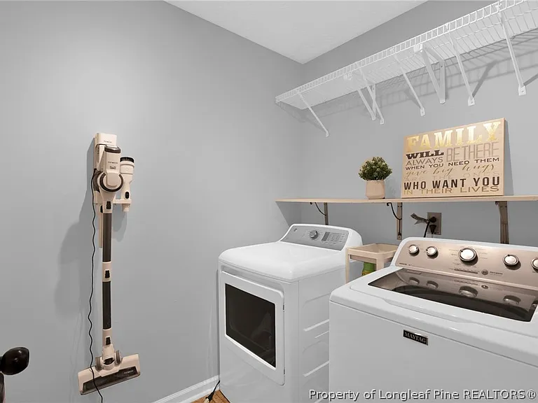 1928 Daphne Cir — Photo 16