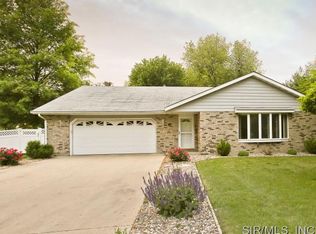 820 Andra Dr, Maryville, IL