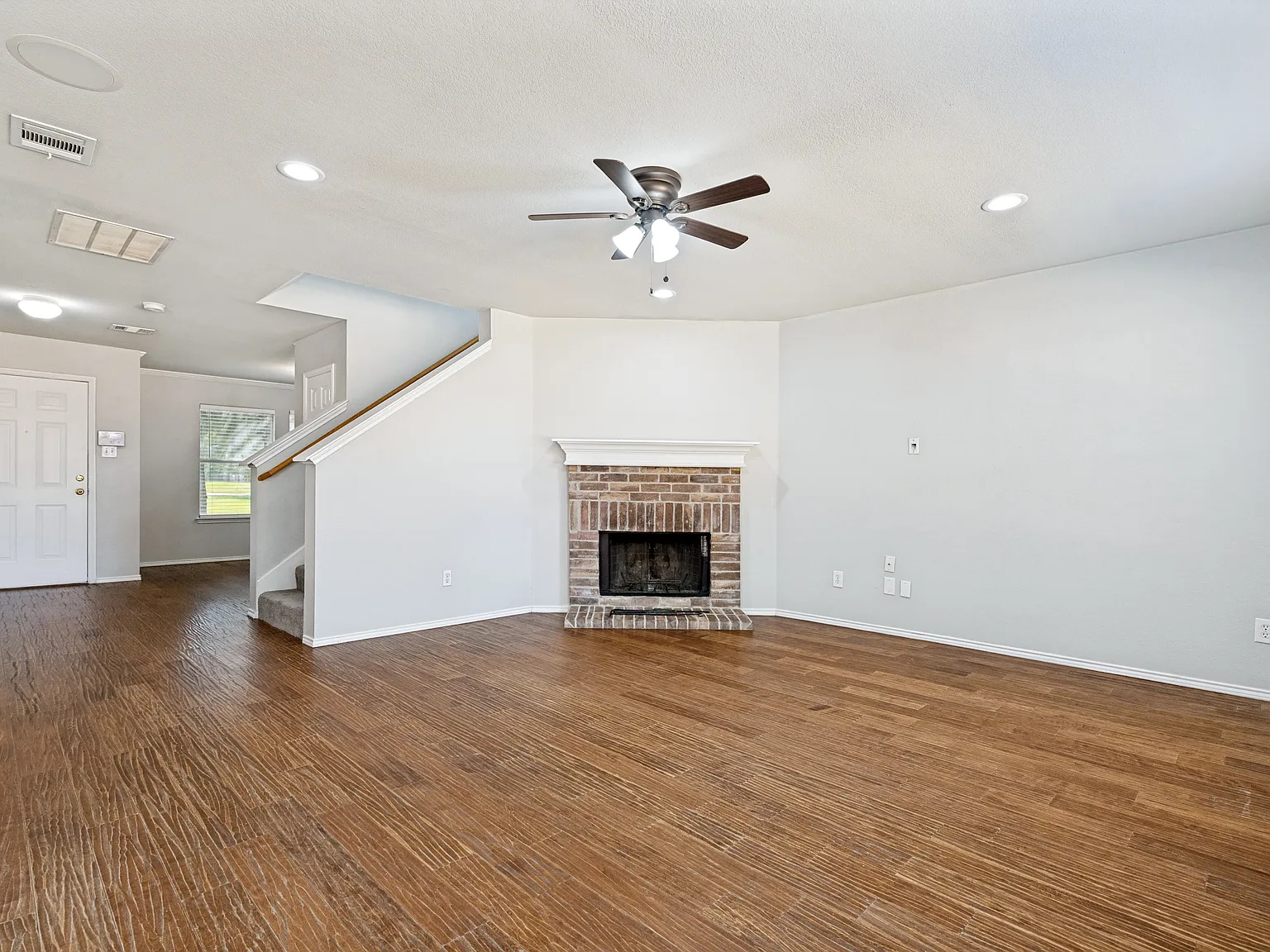 4 bed, 2229 sqft, $2,500 — Photo 4