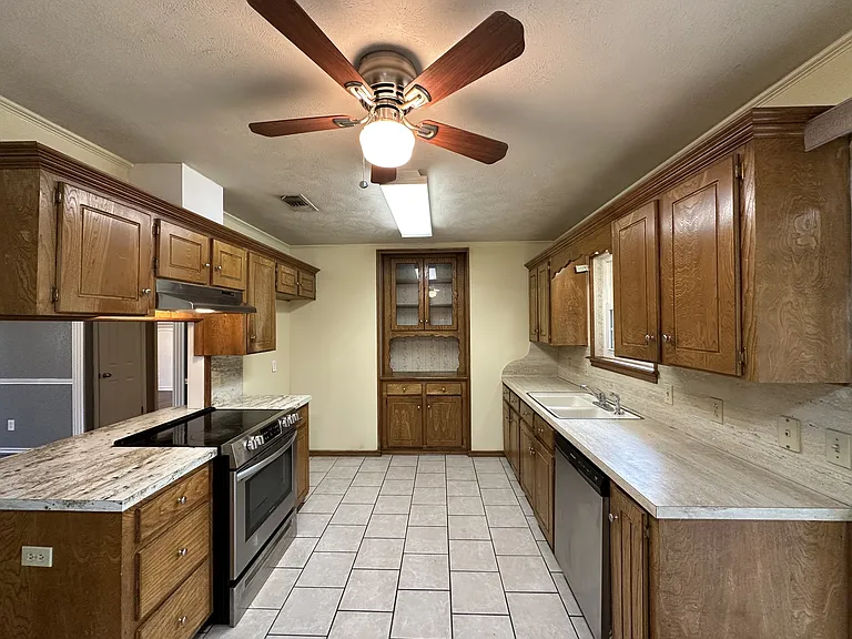 3811 Elizabeth St — Photo 14