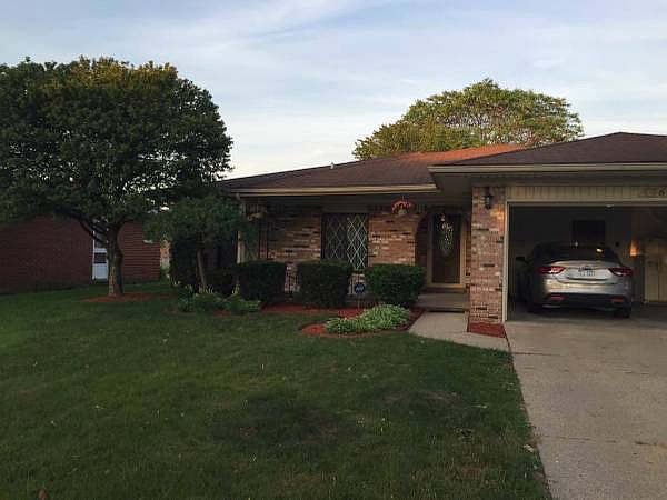 1st image of 39548 Pinebrook Dr