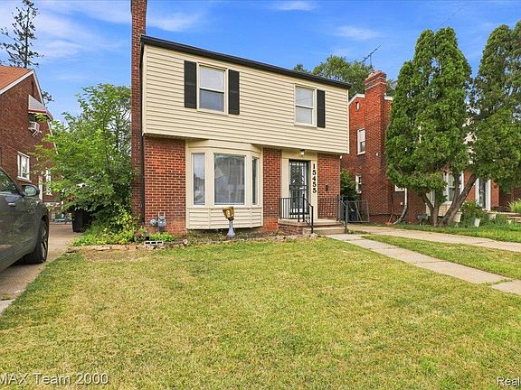 2nd image of 15455 Mapleridge St