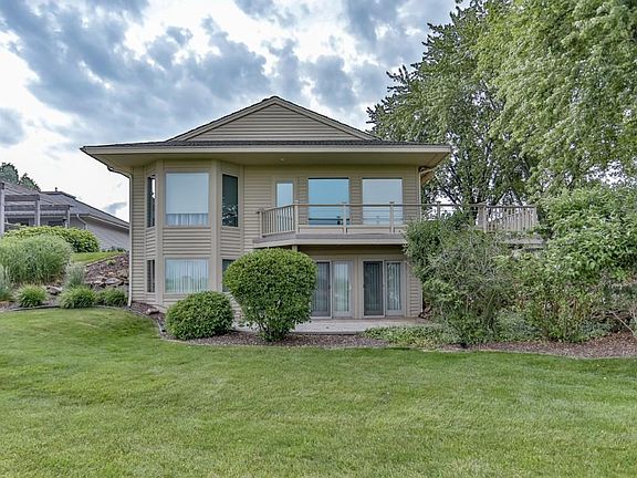 3rd image of 1135 EASTHILL PLACE