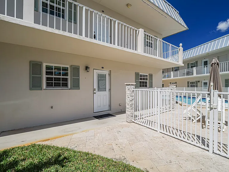 Quick in and out access to pool