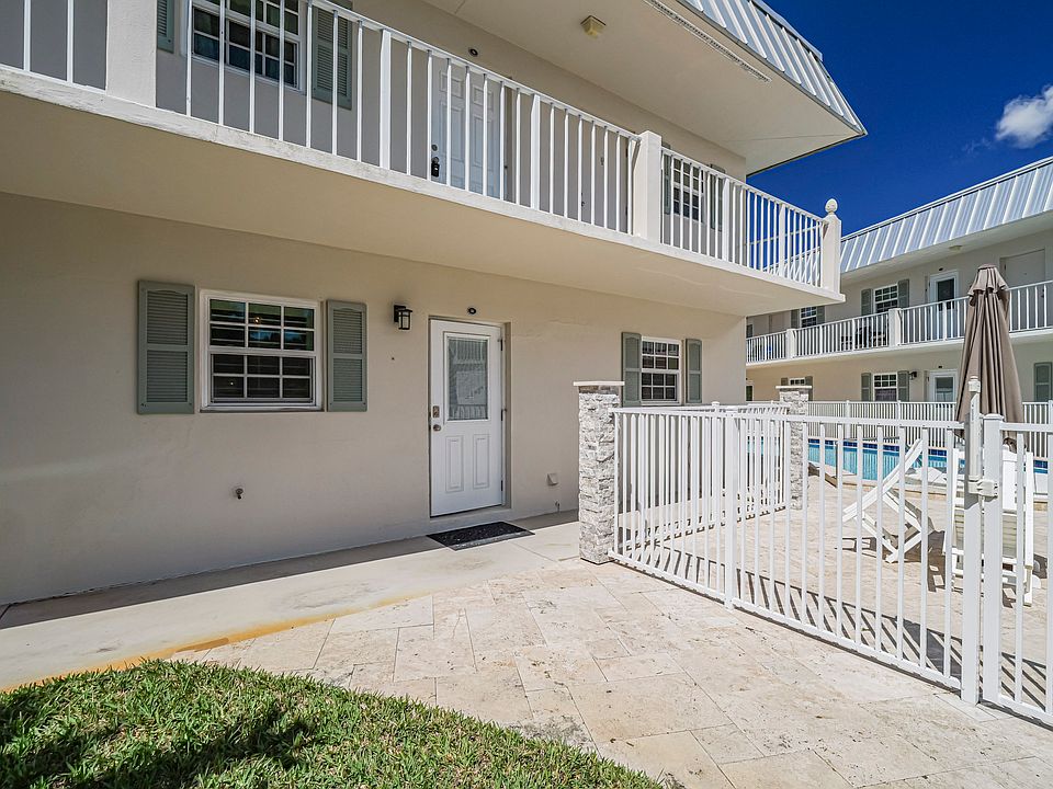 Quick in and out access to pool