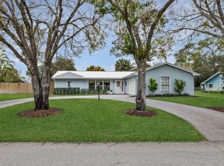 952 SW Pine Tree Ln, Palm City, FL 34990