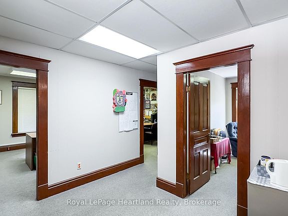 5th image of 401 Queen St
