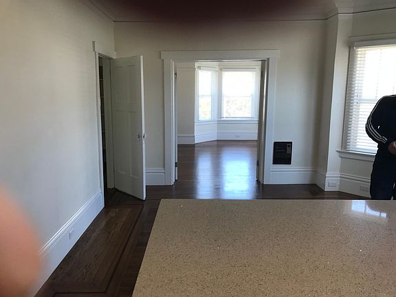 5th image of 1985 Grove St #9