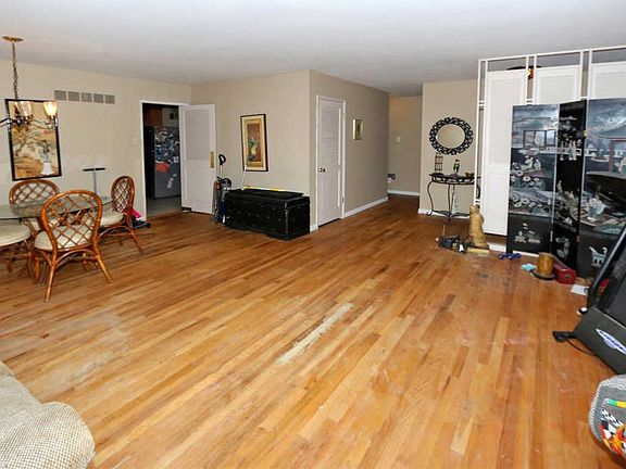 4th image of 7518 Georgetown Dr