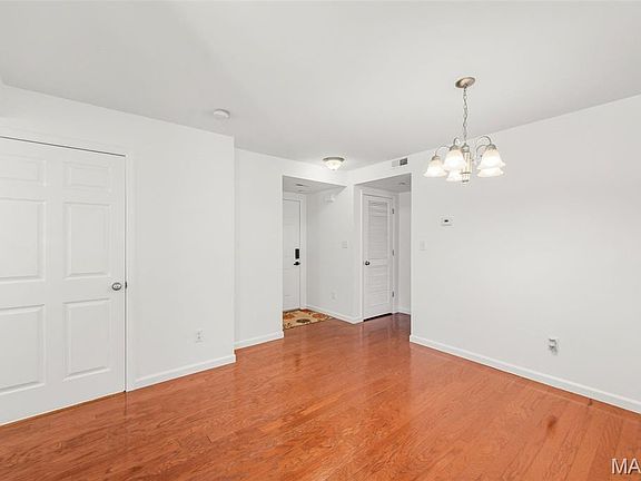 4th image of 914 Saravalle Dr