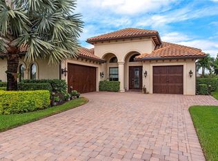 12444 Wisteria Dr, Naples, FL 34120