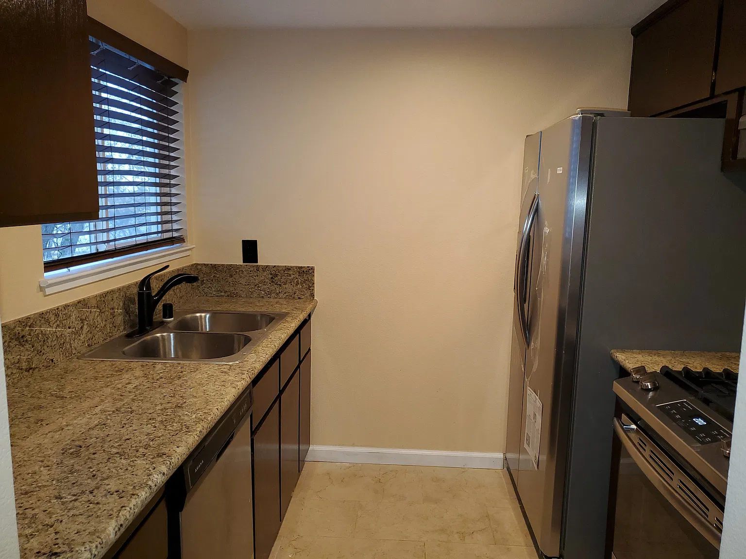 2 bed, 1.5 bath, 890 sqft, $1,845 — Photo 2