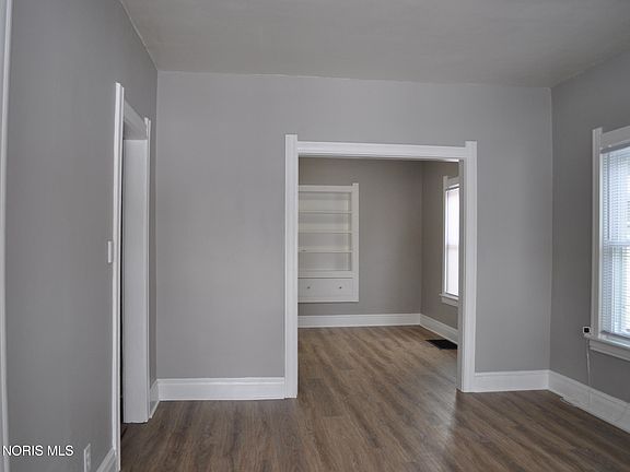 5th image of 136 Steel St