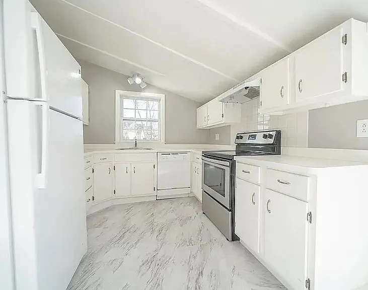 3 bed, 1120 sqft, $3,800 — Photo 2