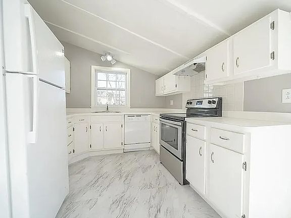 2nd image of 144 Crescent St