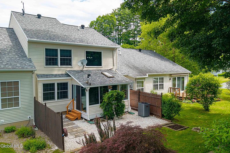 5th image of 28 Cedar Court