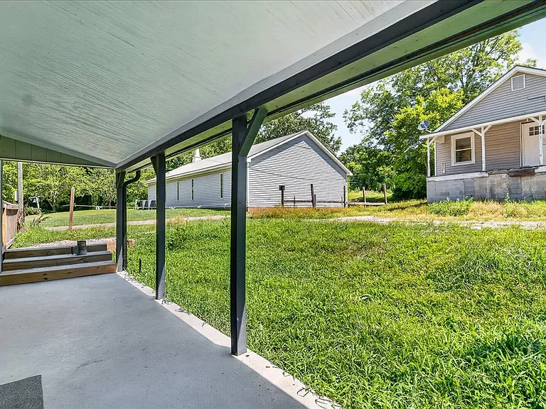 415 Spring Ct — Photo 25