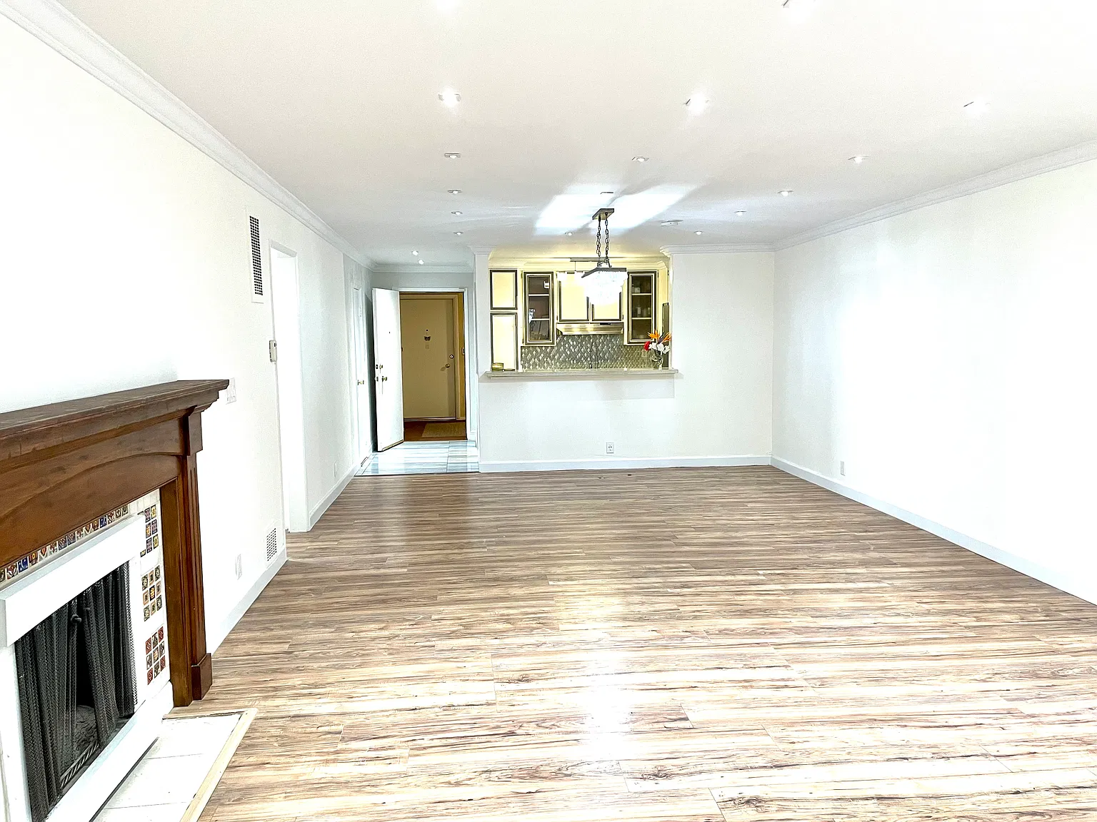2 bed, 1085 sqft, $4,300 — Photo 2