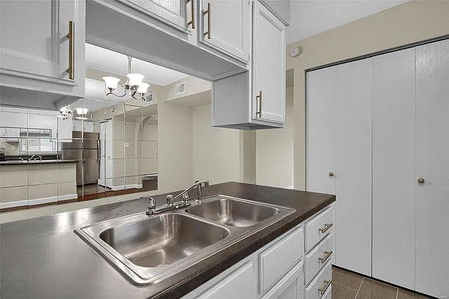 1108 Olive Village Ct — Photo 4