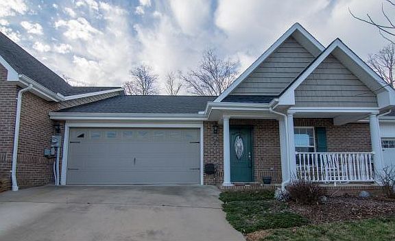 3rd image of 229 Bridgewater Ct